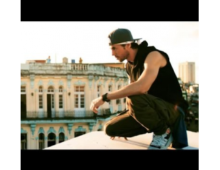 Enrique Iglesias Ft. Descemer Bueno, Zion & Lennox - Subeme La Radio