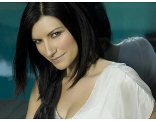 Laura Pausini - Alzandos nuestros brazos